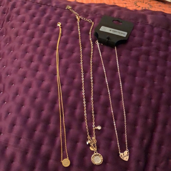 3 Guess Los Angeles necklaces - Picture 14 of 15